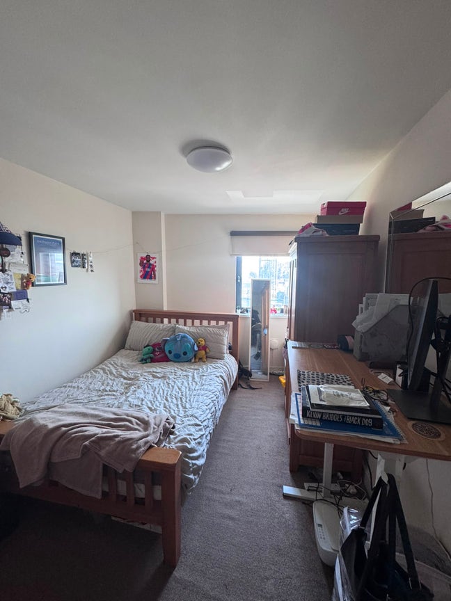 Double-Bed Room in Cardiff Bay Flat  Main Photo