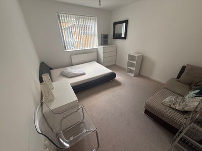 Double Room Available in Wimbledon Main Photo