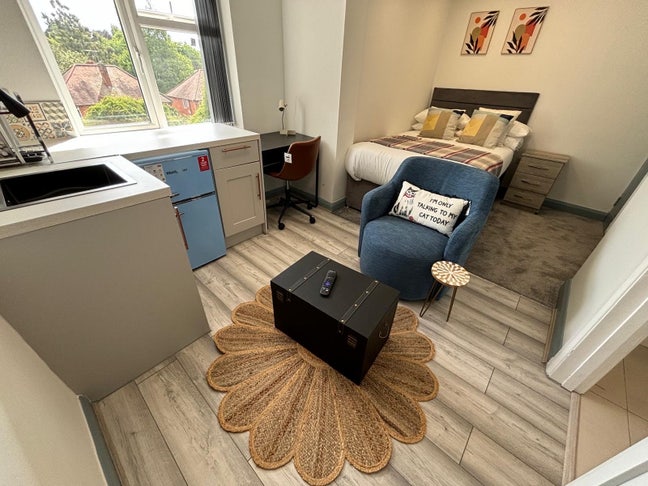 ✨ Stylish En-Suite Room in LE3 | Avail. NOW Main Photo