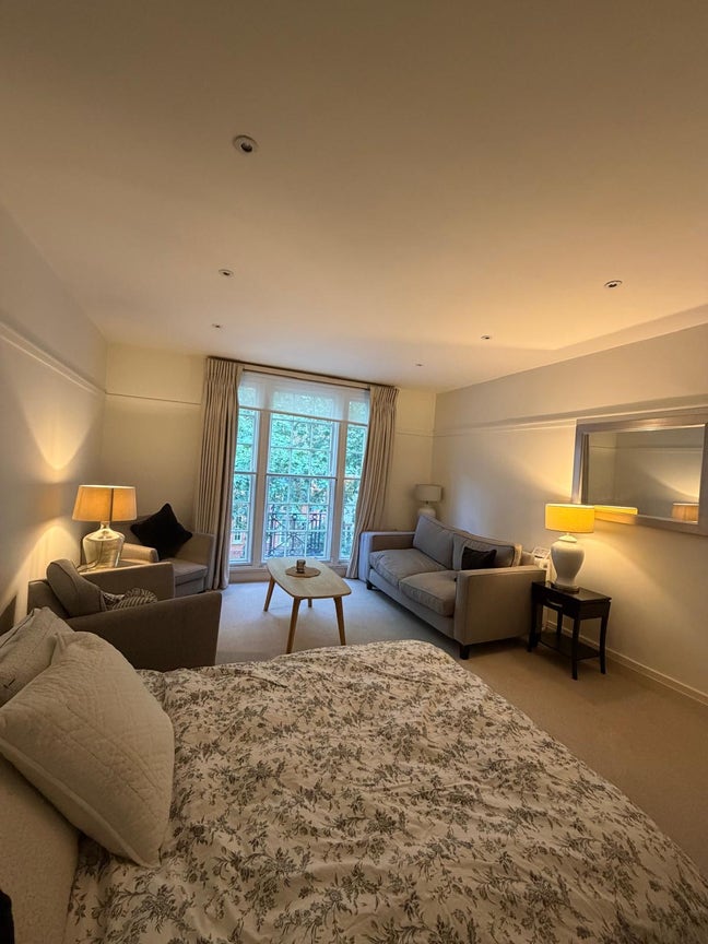 Large and Elegant room in Belgravia Main Photo