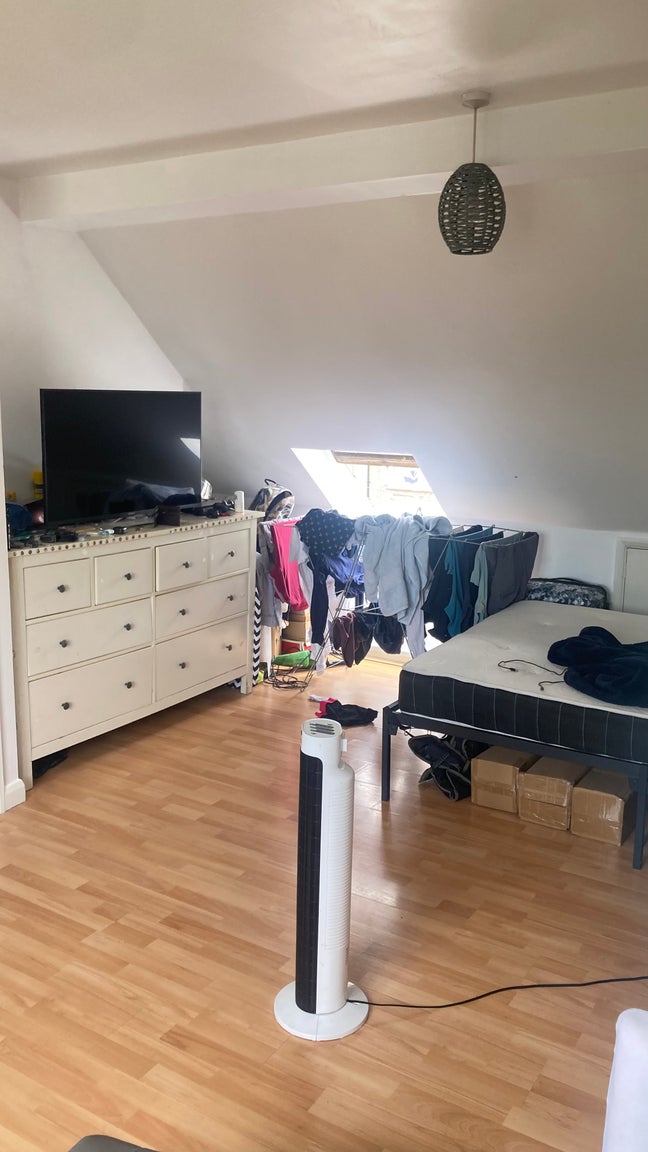 Large double en-suite 5 minutes from station  Main Photo