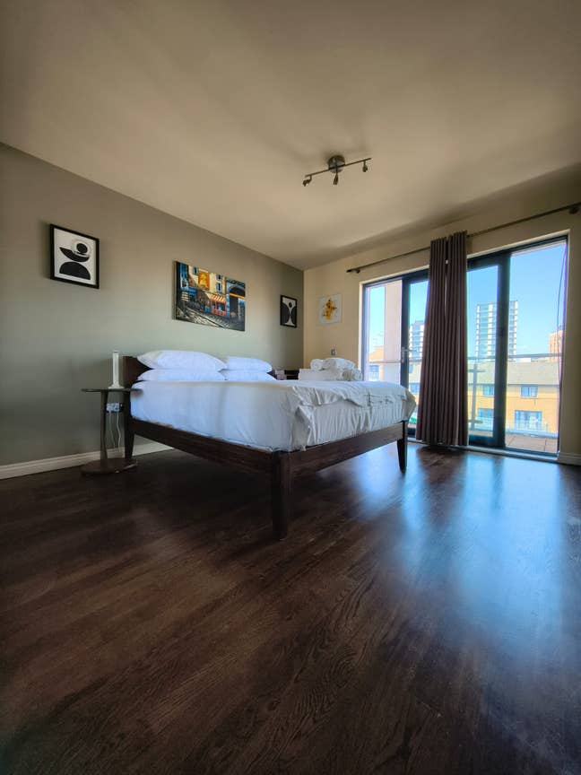 Luxury 1 bed, 24/7 porter, parking, balcony, canal Main Photo