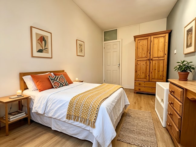 South Quay RM's | Cozy Living | Premium Amenities! Main Photo