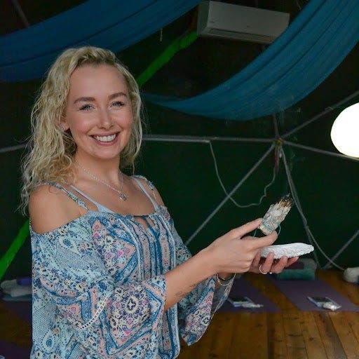 Professional Female seeks a double room Main Photo