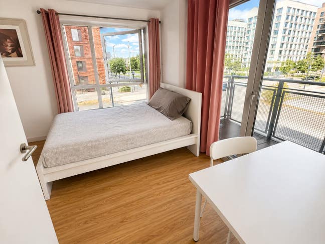 👫 Move Together! 3-Bed Flat Ready Now Main Photo