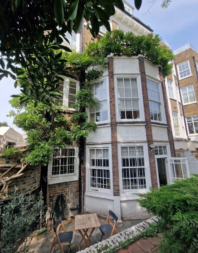 Room in a beautiful flat with private garden Main Photo