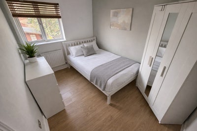 Three Rooms Available in Well-Connected House E16 Main Photo