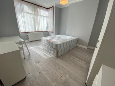 HA0 - Huge Single Room Steps Away Picadilly Line!! Main Photo