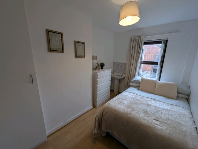 Dunluce Avenue - City center living Main Photo