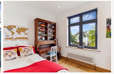 Single room with lots of storage.  Main Photo