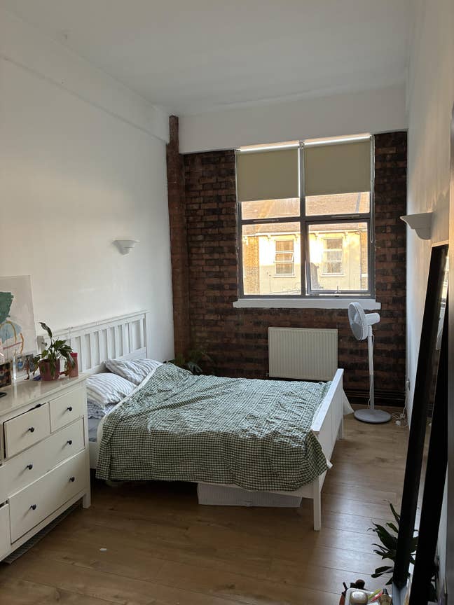 Looking for 3rd flatmate Main Photo