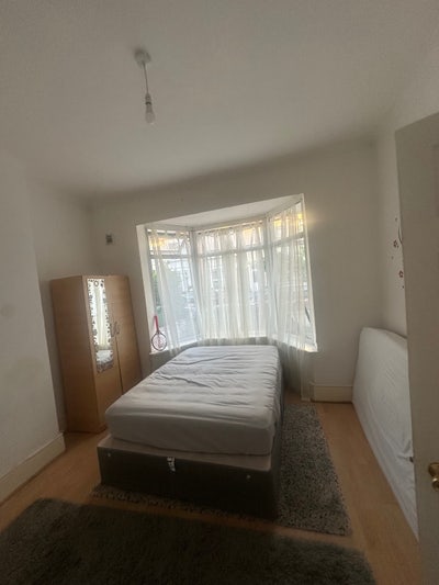 One bed space available for male  Main Photo