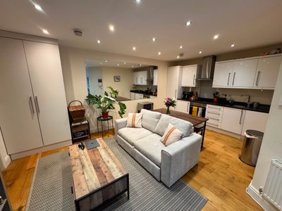1 room available. Professional household.  Main Photo