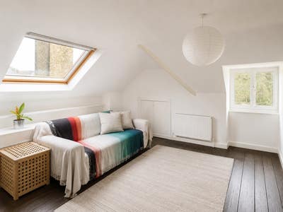 Large, peaceful double room beside Queen’s Park  Main Photo