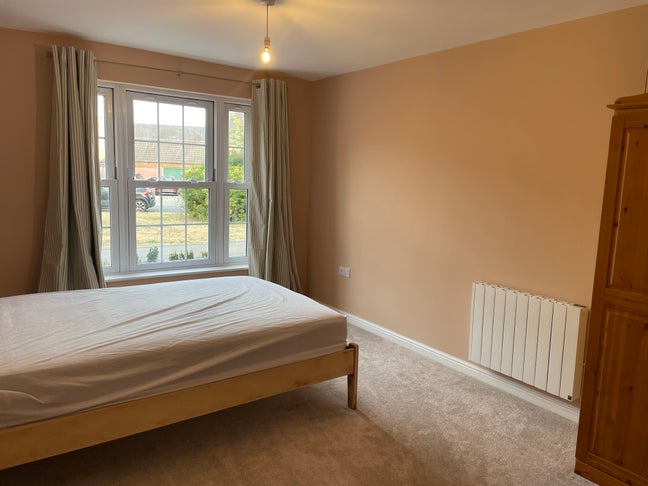 Bright Spacious Double Room, newly renovated flat Main Photo