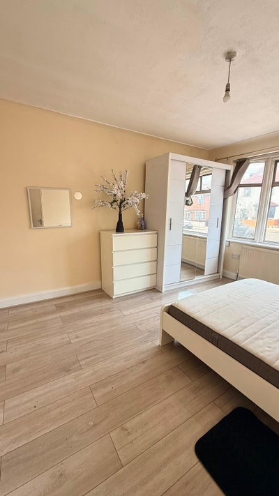 Large Double room Kenton!  Main Photo