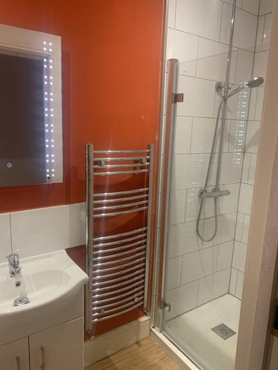 Double room , small household in great location Main Photo