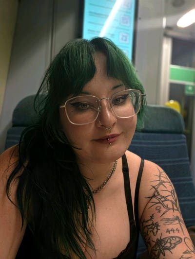 ✯ girl on the hunt for a home/house mate ✯ Main Photo