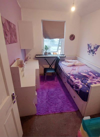 Single and Double Bed room is for Rent at Grays Main Photo