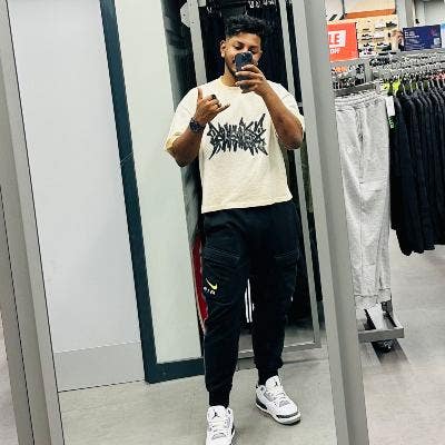 Hey! I'm looking to buddy up with someone to ... Main Photo