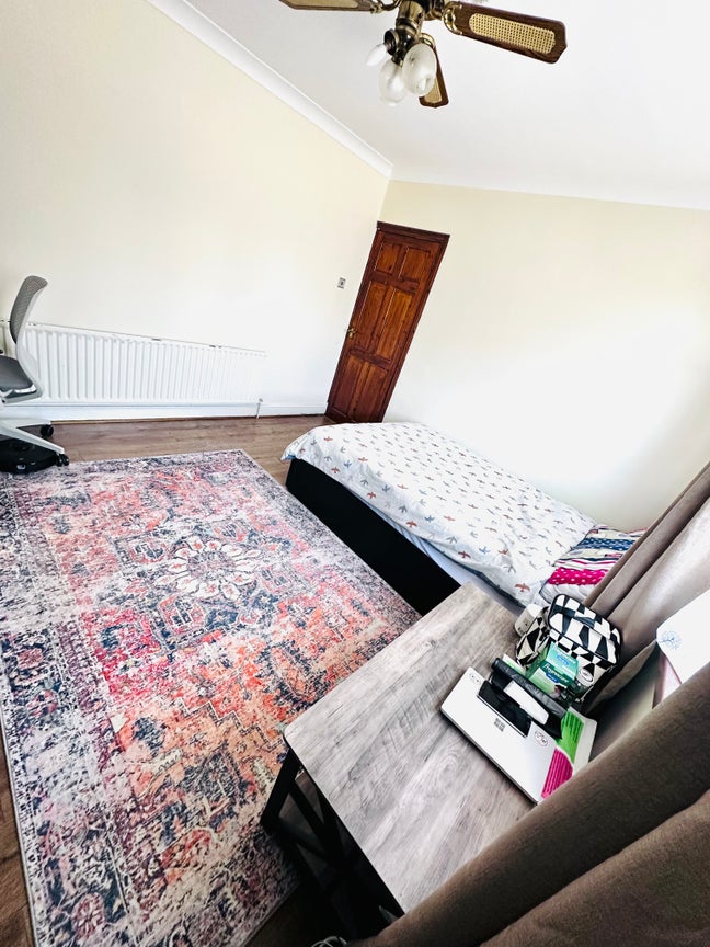 Large king size room available to rent in stone ,  Main Photo