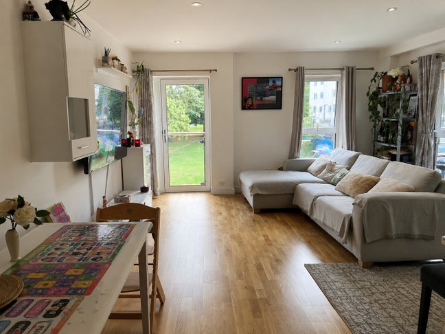 🌿 Beautiful King-Size En-Suite Room Available Main Photo
