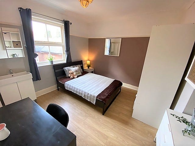 Friendly Professional Houseshare Main Photo