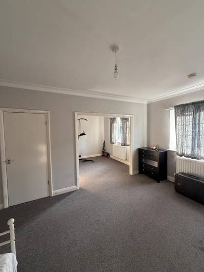 Spacious King Size Room for Rent – South Woodford, Main Photo