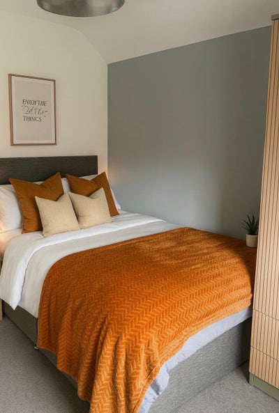 🏠 Single Occupancy off Suite Room 🏡  Main Photo