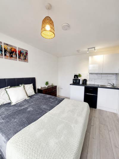 Spacious En-Suite Studio in Norburn Main Photo