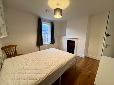 Large Double in Beautiful Professional Shared Home Main Photo
