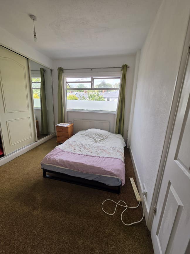 Sunny quitedouble room, all bills Inc,  in zone 2  Main Photo
