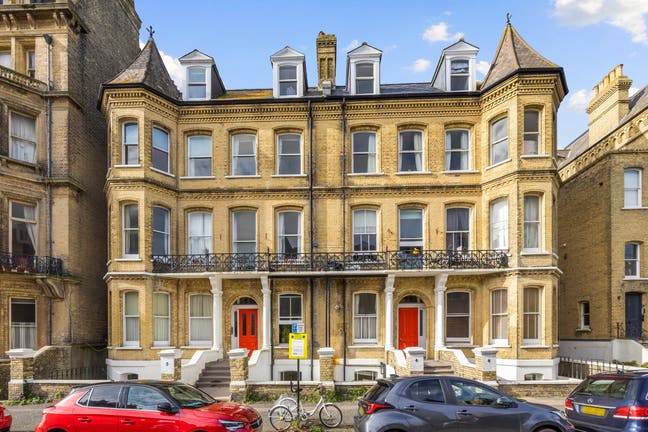 Cosy Studio with Separate Kitchen near Seafront Main Photo