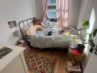 Sublet in Bright and Sunny Room in Dalston! Main Photo