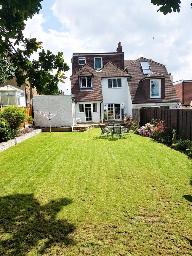 Double Room En-suite close to High Barnet Tube  Main Photo