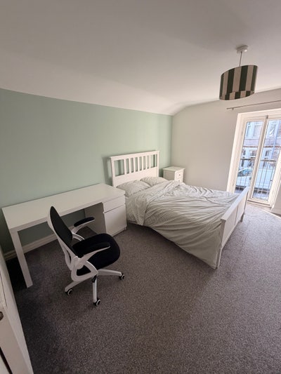 Room available in a friendly 3 bed Main Photo