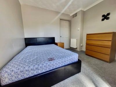 Fully Furnished Double Room in Yate Main Photo
