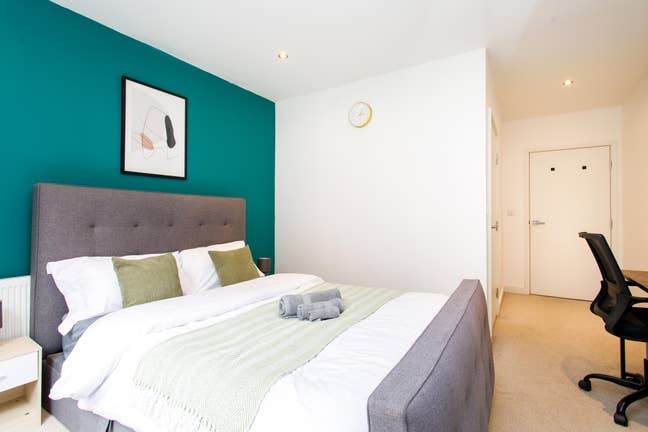 ✨ Lovely Ensuite Room ✦ River Views ✦Bow/Stratford Main Photo