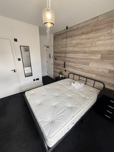 Stylish En-Suite Room in Eastbourne House Share Main Photo