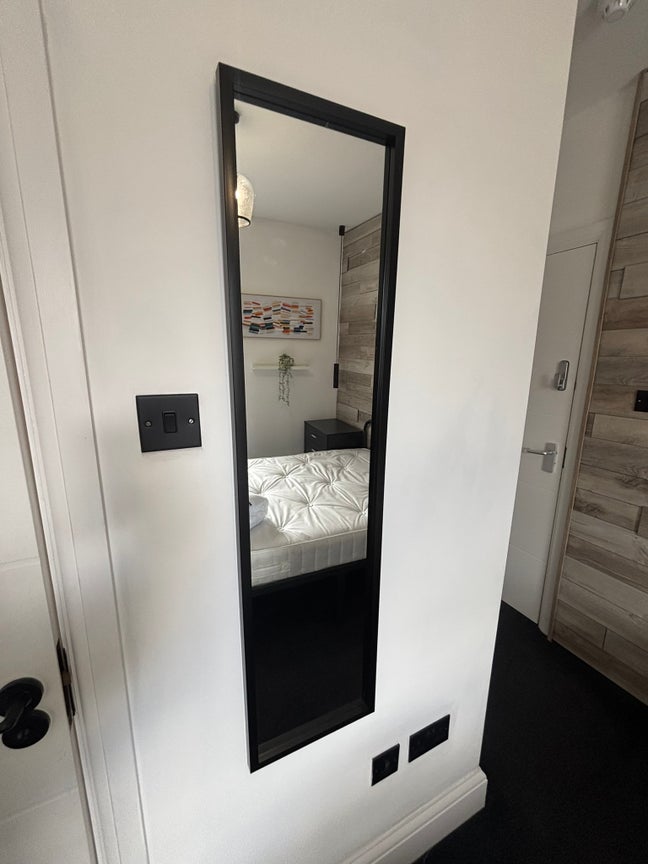 Stylish En-Suite Room in Eastbourne House Share Main Photo