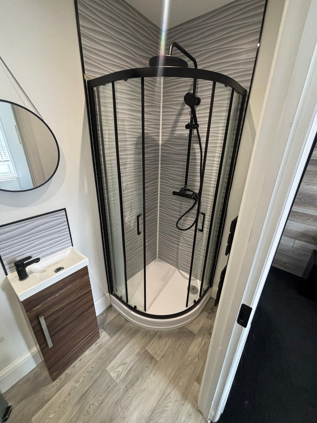 Stylish En-Suite Room in Eastbourne House Share Main Photo