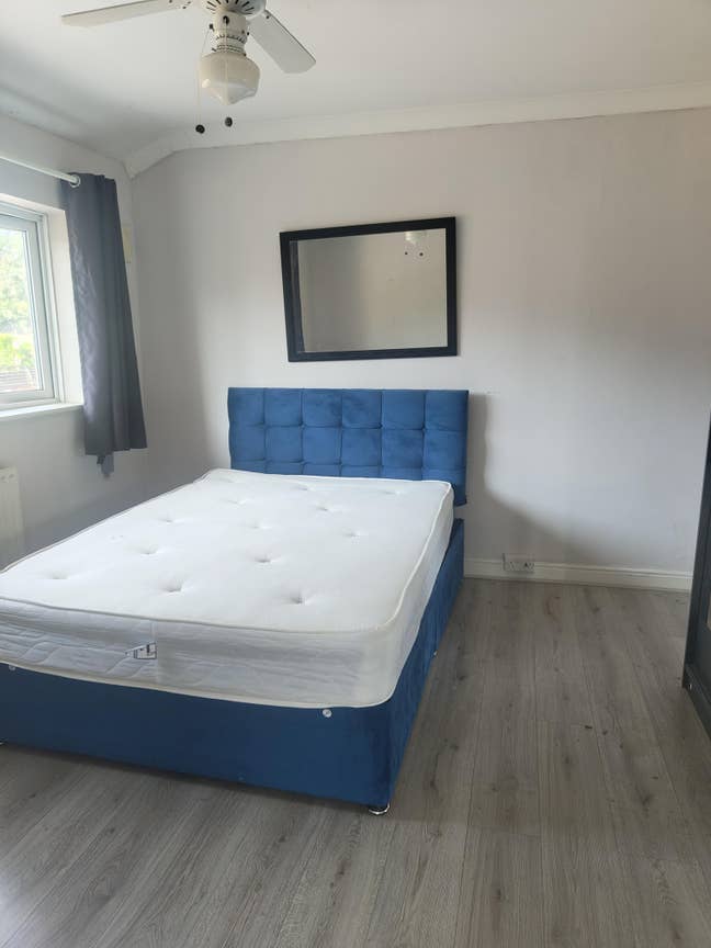 Spacious double room in Croydon  Main Photo
