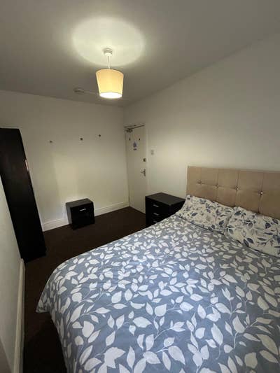 Modern Room Opposite Bedford Hospital ! Main Photo