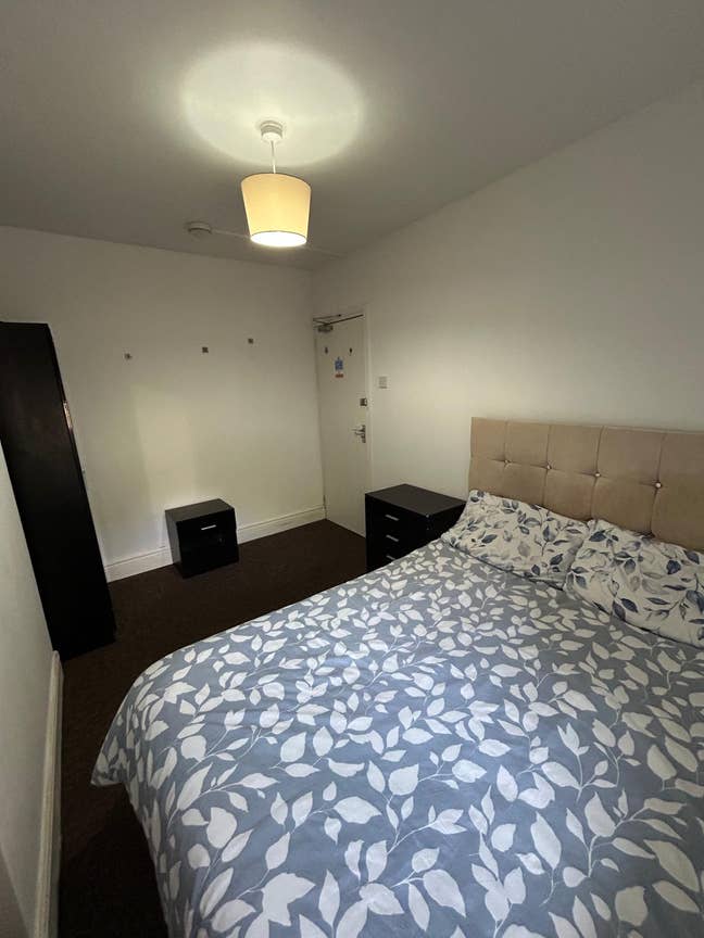 Modern Room Opposite Bedford Hospital ! Main Photo