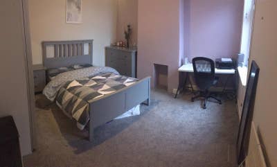 Large room in a popular house near city centre Main Photo
