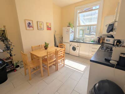 3 Bedroom split level flat at Finsbury Park  Main Photo