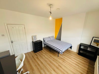 🌞 Bright & Airy Master Room – Tooting Broadway 🌿 Main Photo