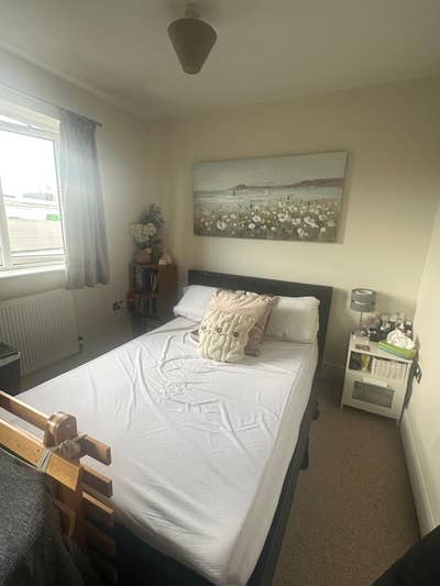 Large Double Bedroom With Private Bathroom/Shower  Main Photo