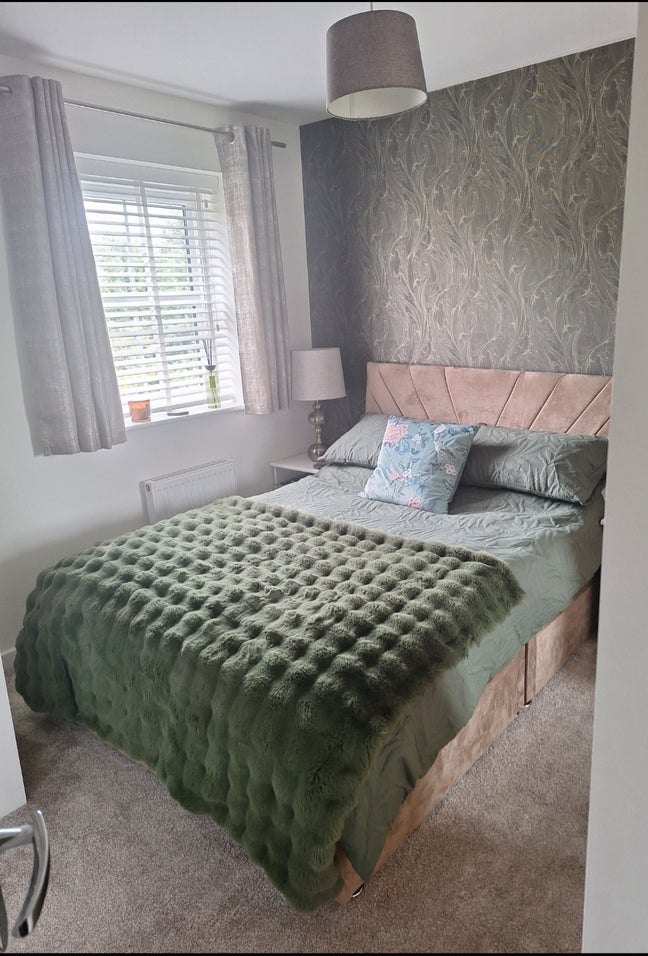 Modern fresh double room and ensuite available  Main Photo