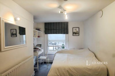 Double Furnished En-Suite Room Main Photo
